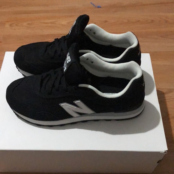 New balance shoes - Picture 3 of 4